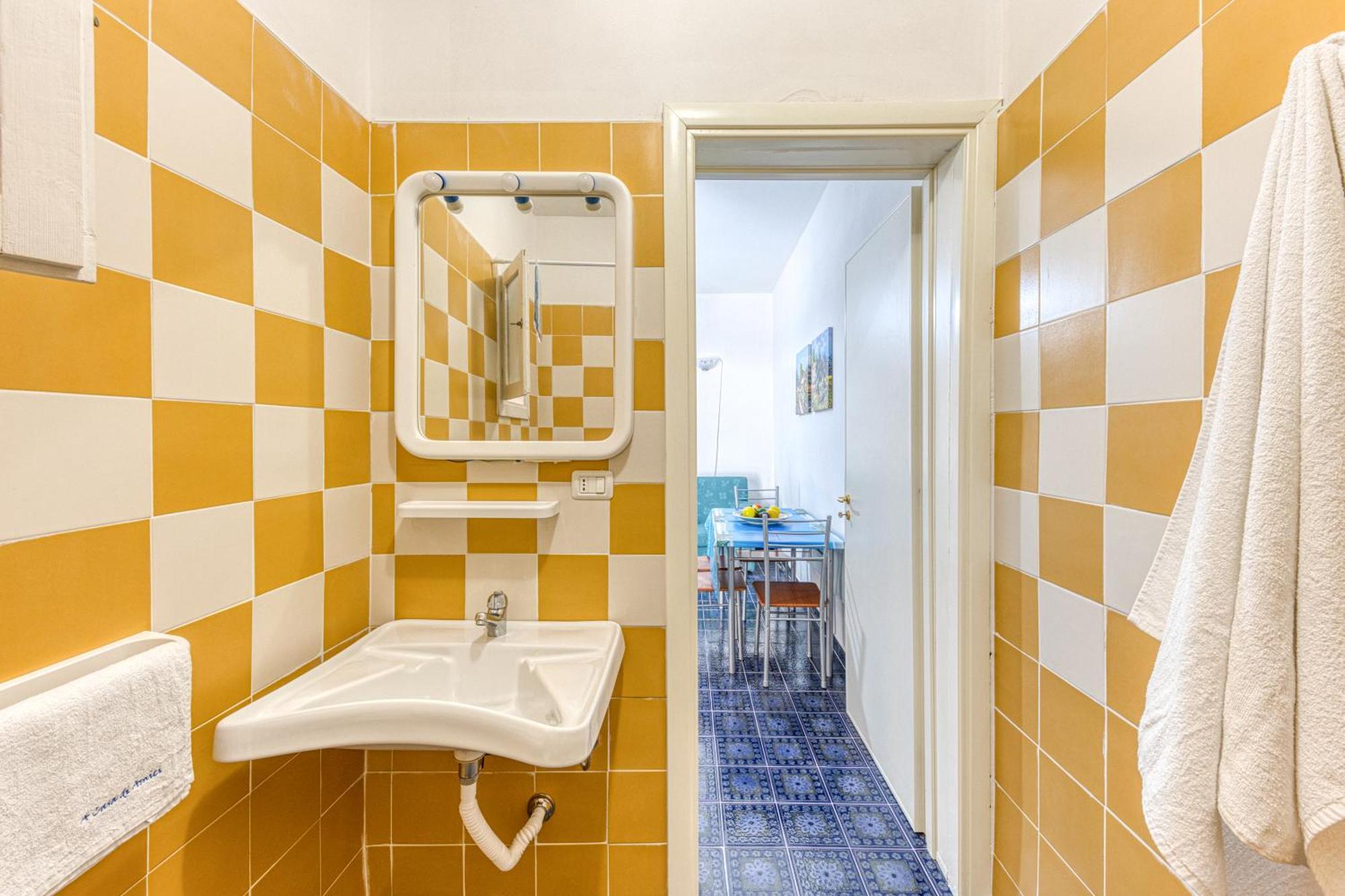 Room In Guest Room - Studio Apartment Mono Glicine With Private Garden Torre Pali Exterior foto